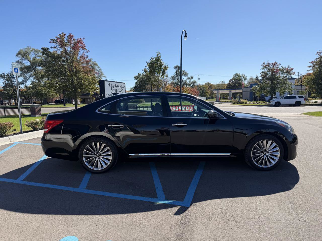 Used 2014 Hyundai Equus Signature RWD image 4