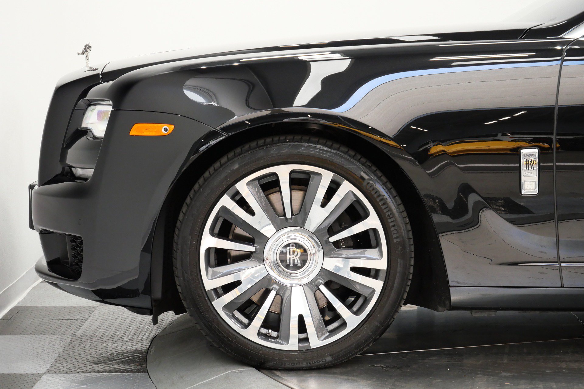 Used 2019 Rolls-Royce Ghost Extended Wheelbase RWD image 55