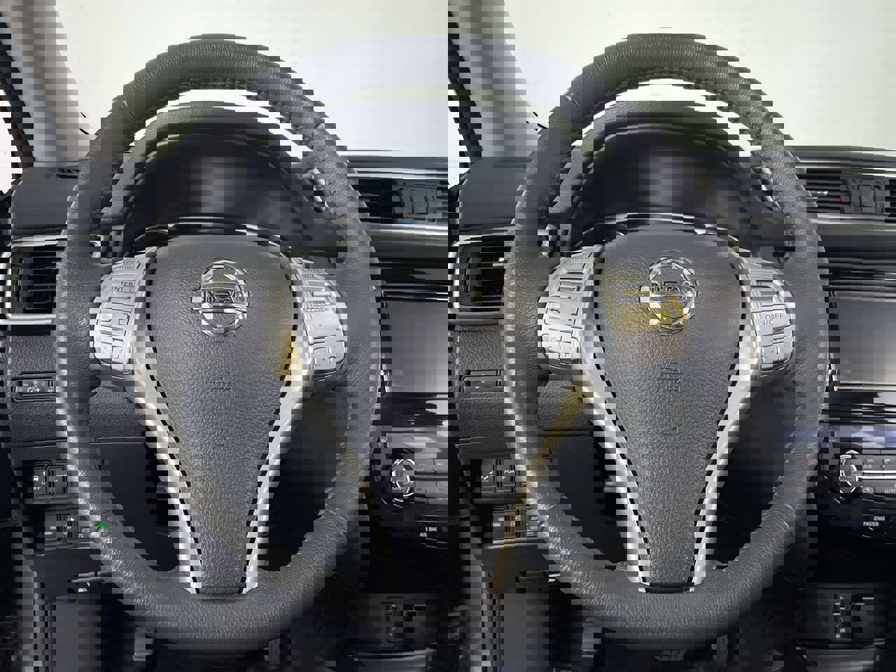 Used 2016 Nissan Rogue SL w/ SL Premium Package image 14