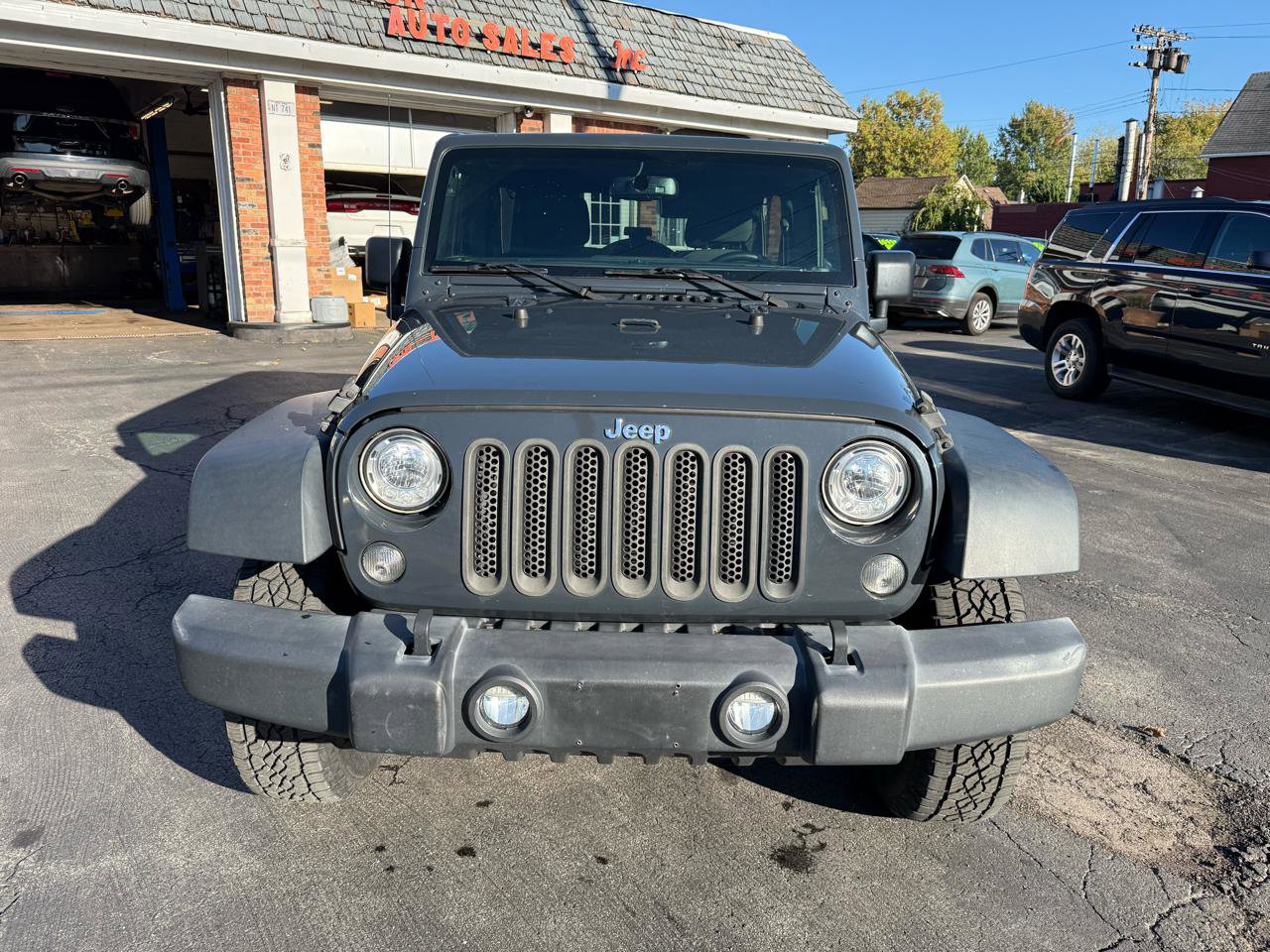 Used 2018 Jeep Wrangler Unlimited Rubicon w/ Connectivity Group AWD/4WD image 2