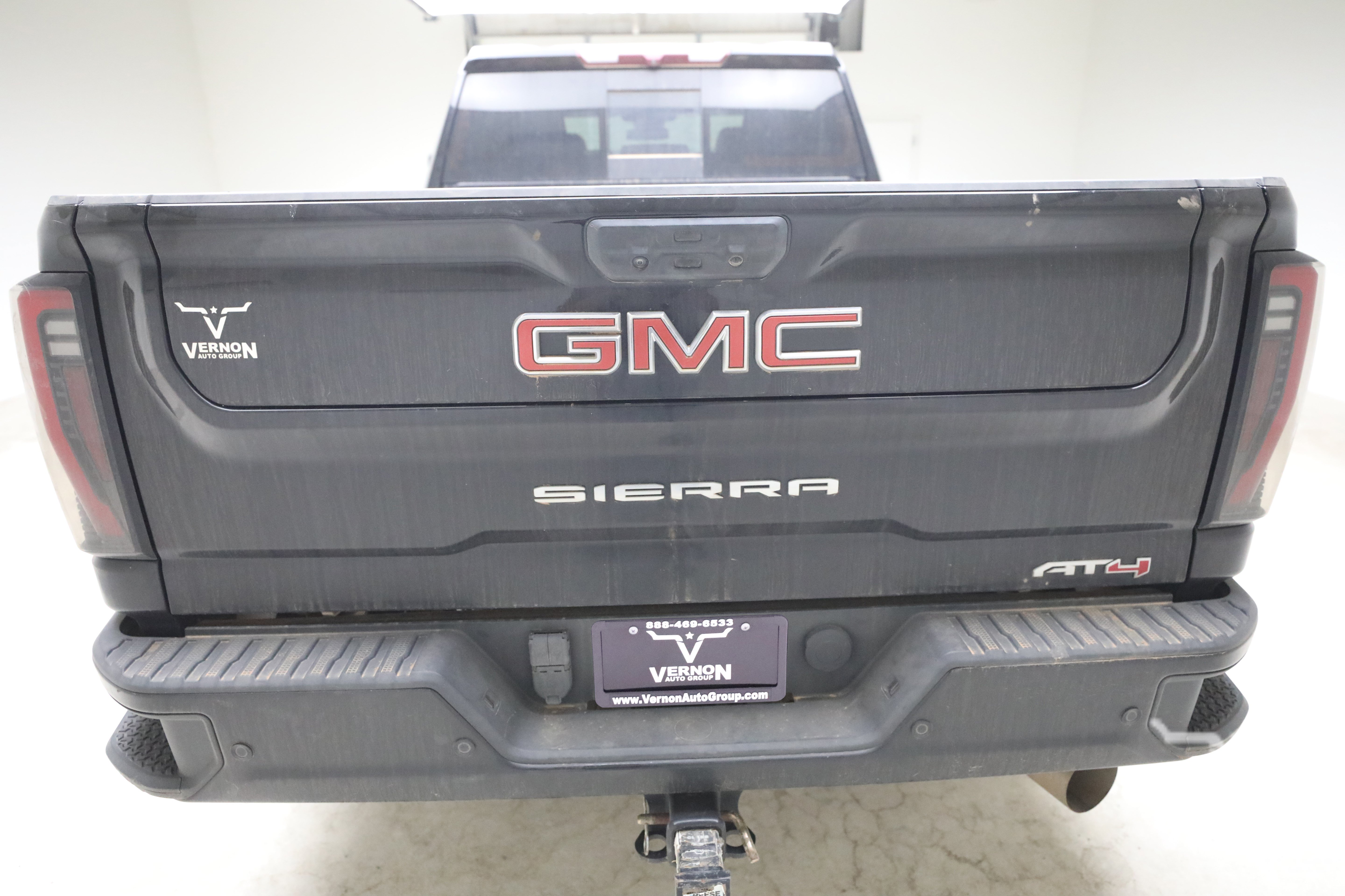 Used 2024 GMC Sierra 2500 AT4 w/ AT4 Preferred Package AWD/4WD image 3