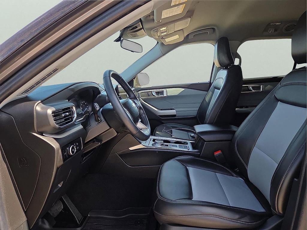 Used 2024 Ford Explorer XLT w/ Equipment Group 202A image 15