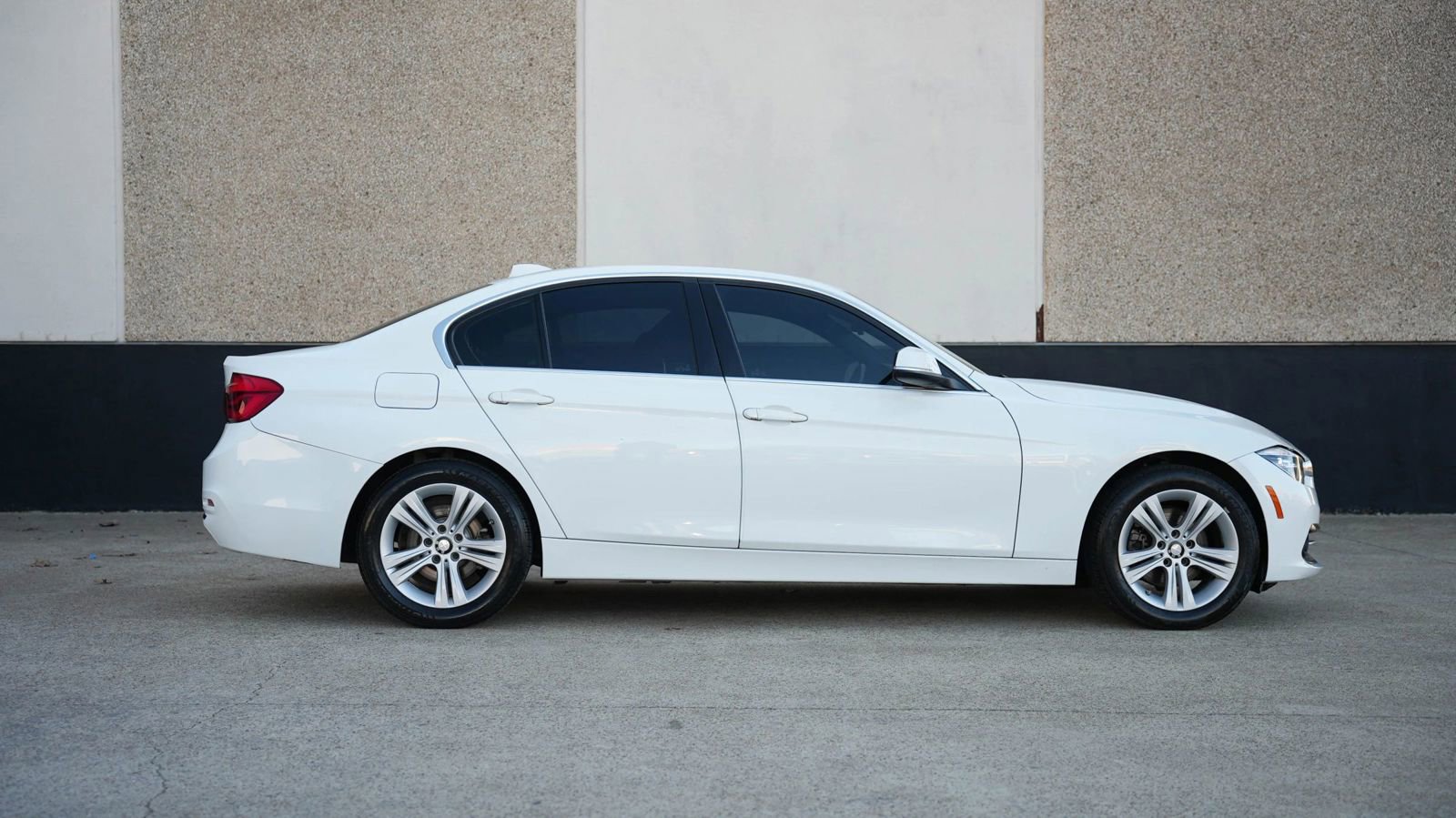 Used 2018 BMW 330i xDrive Sedan w/ Convenience Package image 6