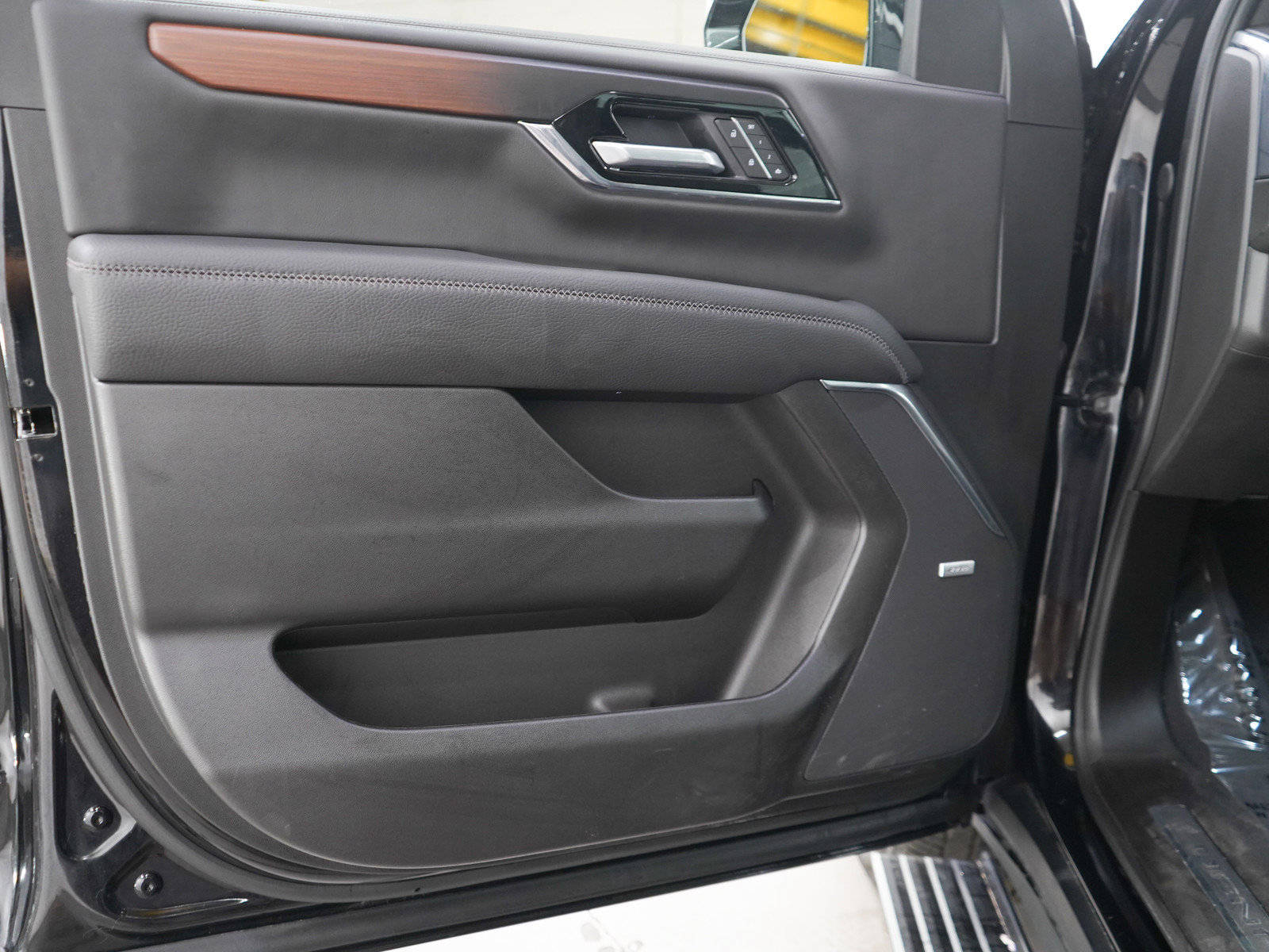 Used 2025 GMC Yukon XL Denali w/ Sun & Power Step Package AWD/4WD image 20