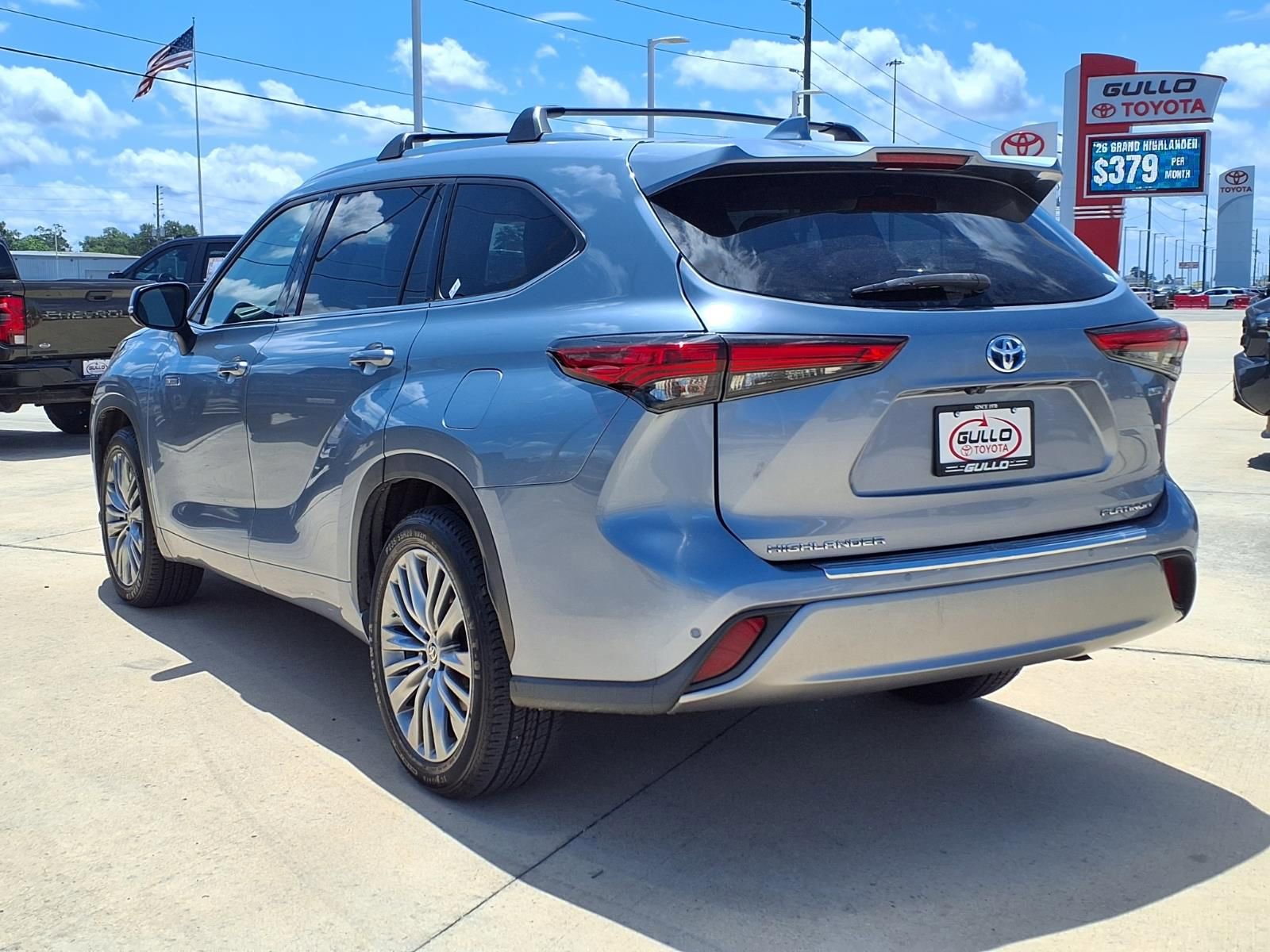Certified 2021 Toyota Highlander Platinum FWD image 2