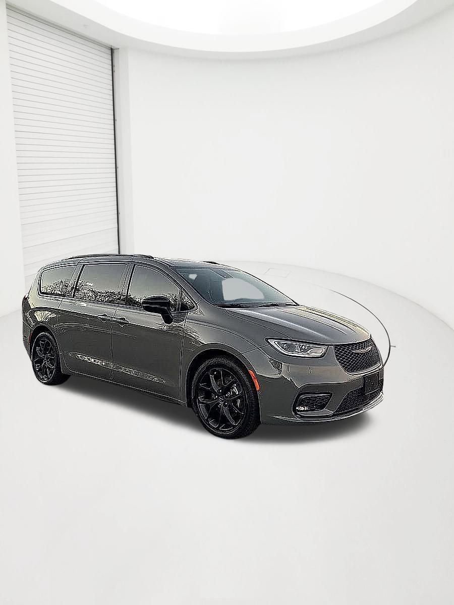 Used 2023 Chrysler Pacifica Limited w/ S Appearance Package image 7