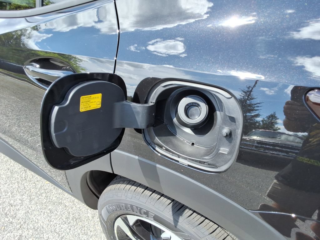 New 2026 Chevrolet Trax RS w/ Sunroof Package FWD image 12
