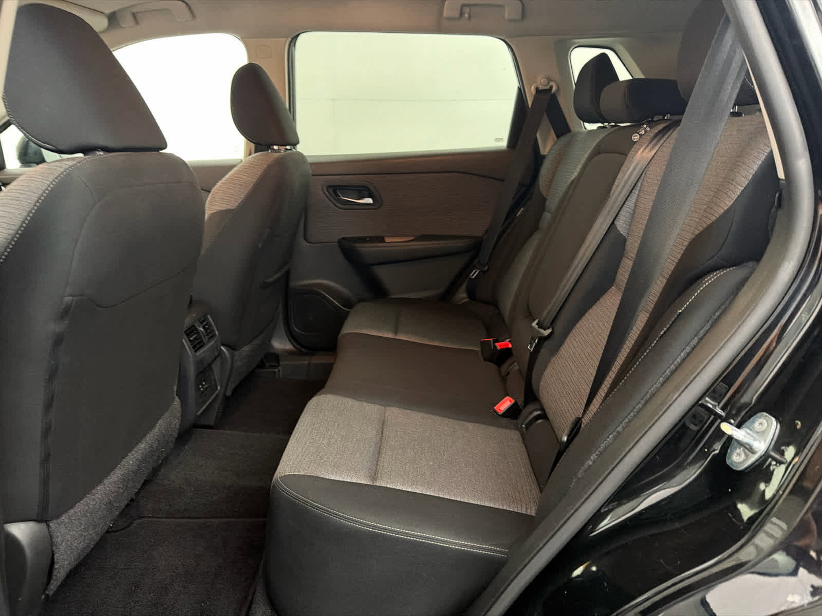 Used 2023 Nissan Rogue SV image 16