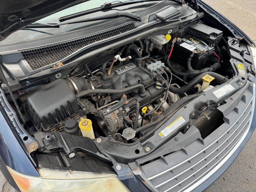 Used 2008 Chrysler Town & Country Touring FWD image 25