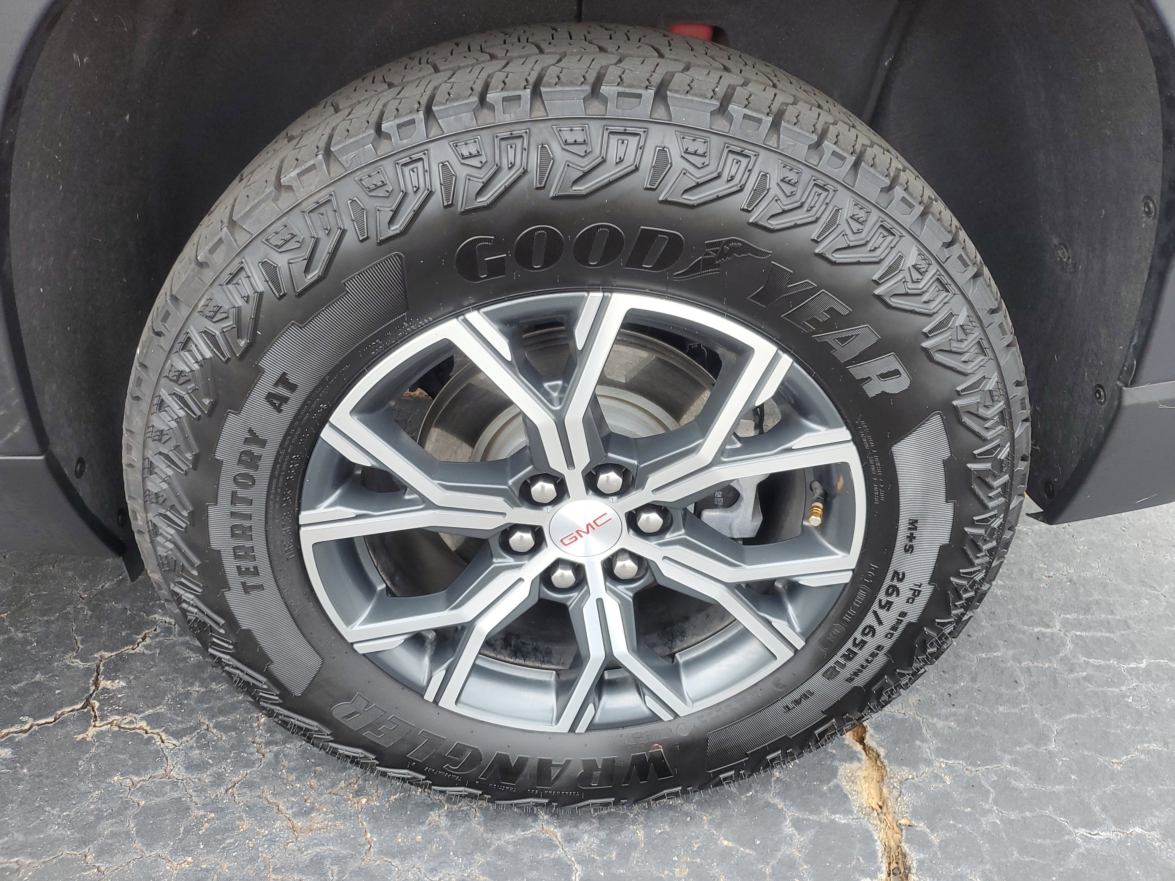 Used 2024 GMC Acadia AT4 image 7