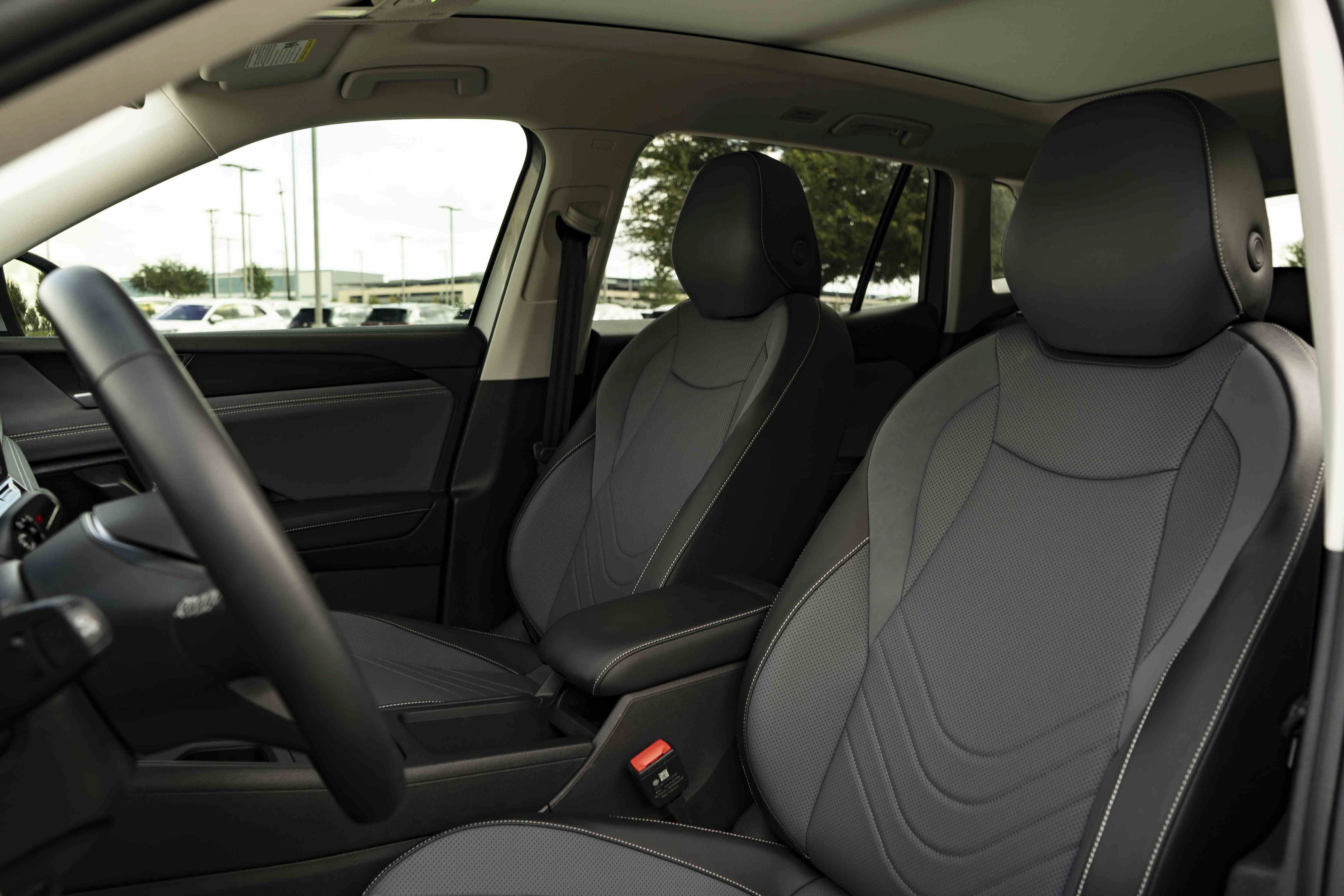 Certified 2026 Volkswagen Tiguan SE FWD image 16