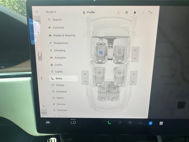 Used 2022 Tesla Model X image 38