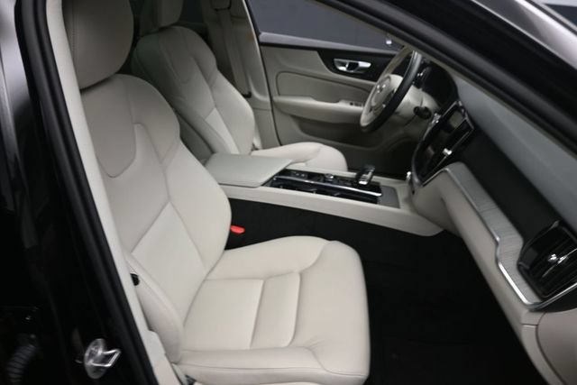 Used 2025 Volvo V60 B5 Cross Country Plus AWD/4WD image 30