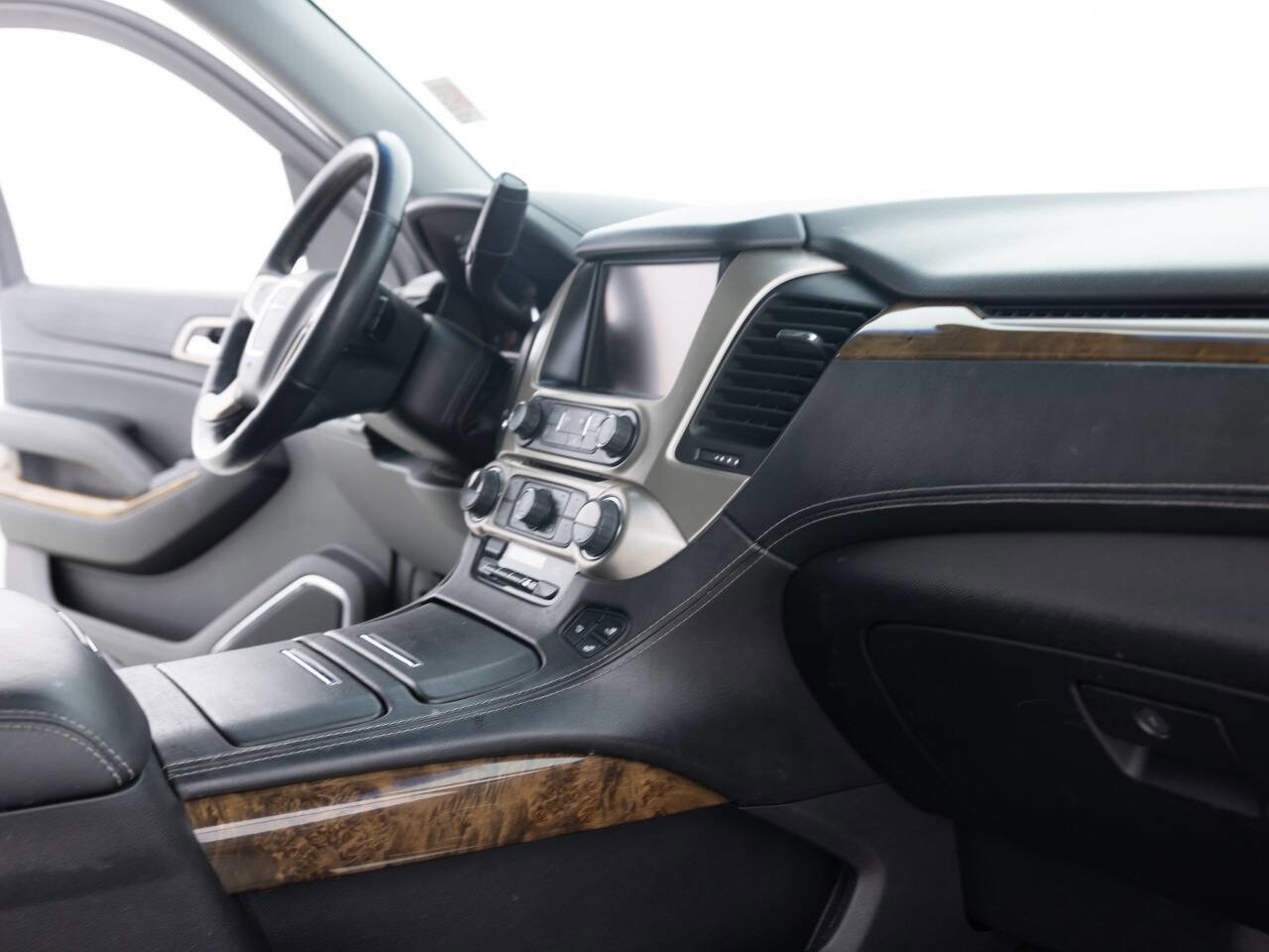 Used 2016 GMC Yukon XL Denali w/ Open Road Package image 27