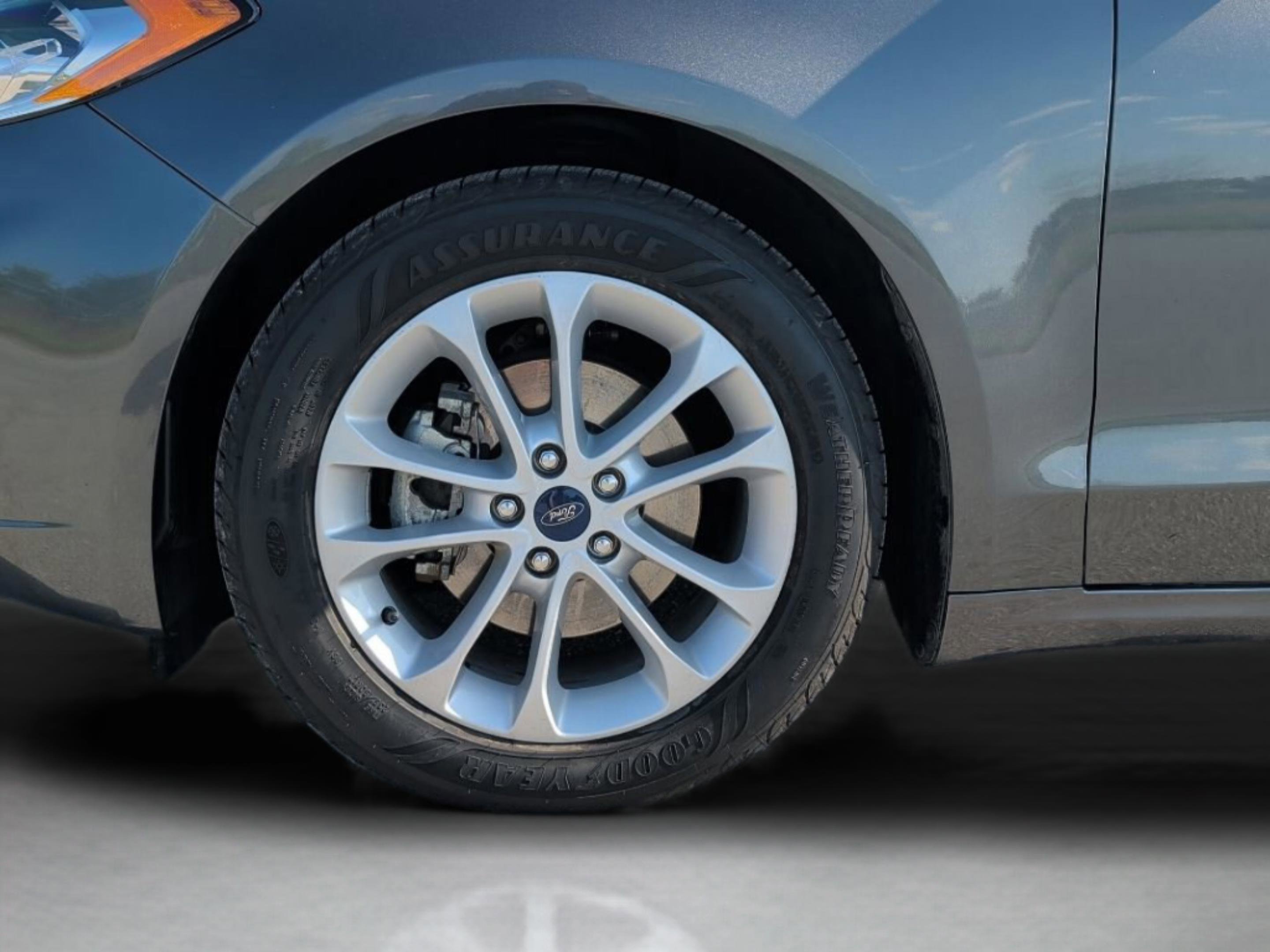Used 2020 Ford Fusion SE image 41