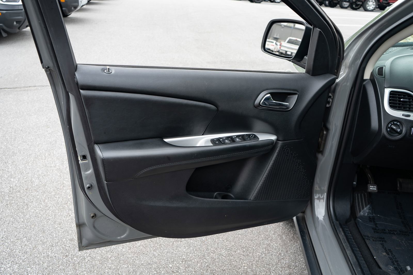 Used 2019 Dodge Journey SE w/ Safe & Sound Group FWD image 16