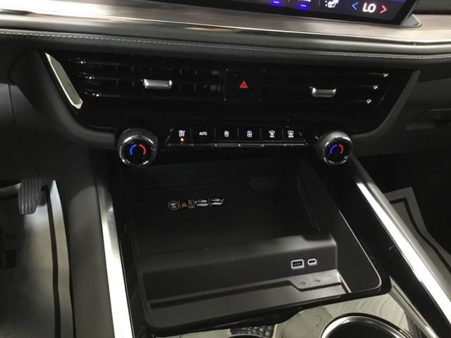 New 2026 Chevrolet Suburban LT w/ Comfort Package AWD/4WD image 28