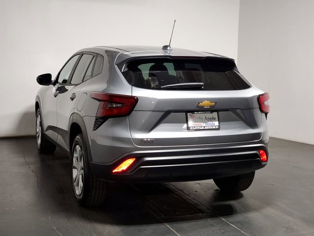 Used 2024 Chevrolet Trax LS w/ Driver Confidence Package image 23