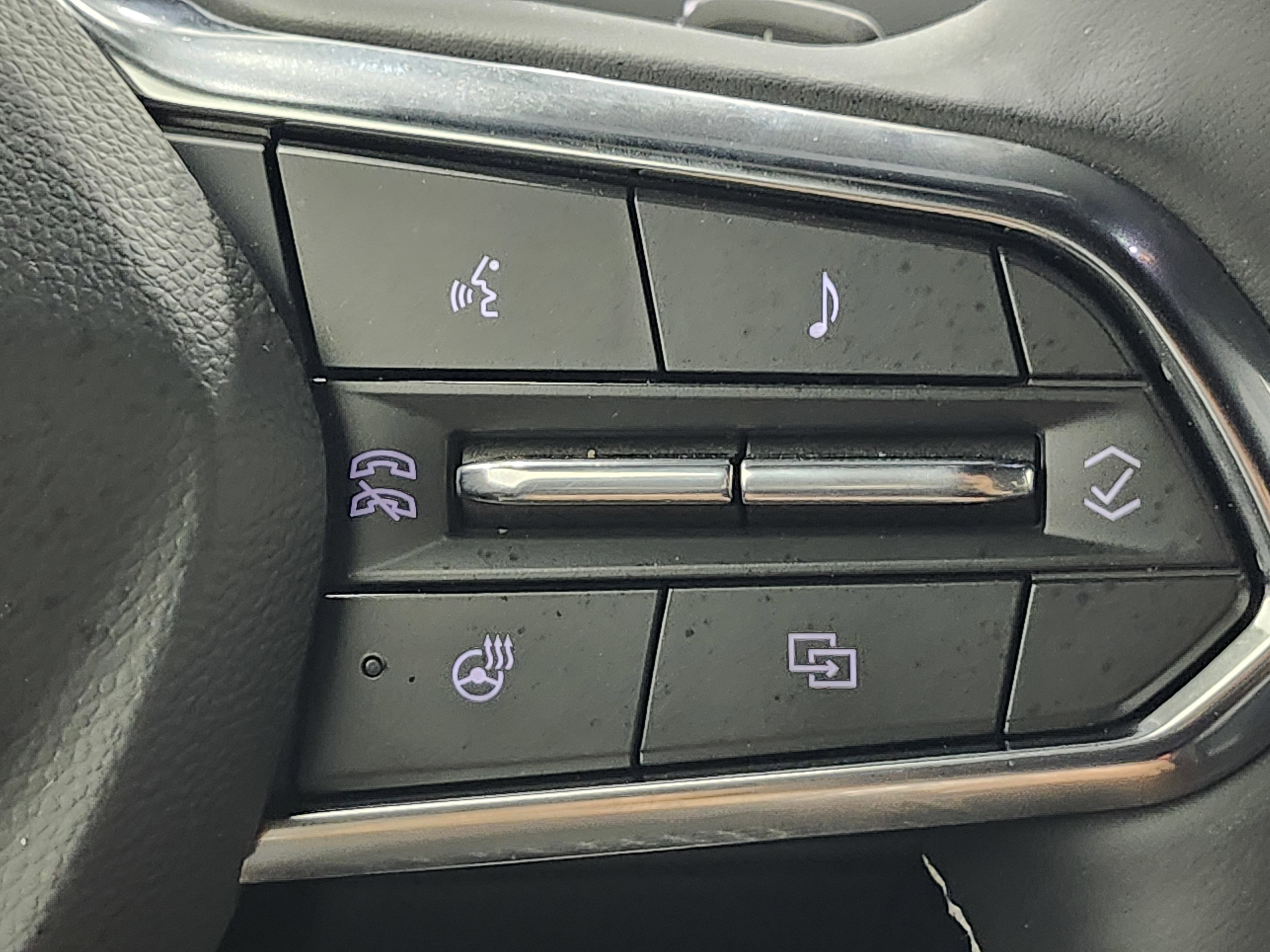 Used 2025 Chevrolet Traverse LT w/ Driver Confidence Package image 31
