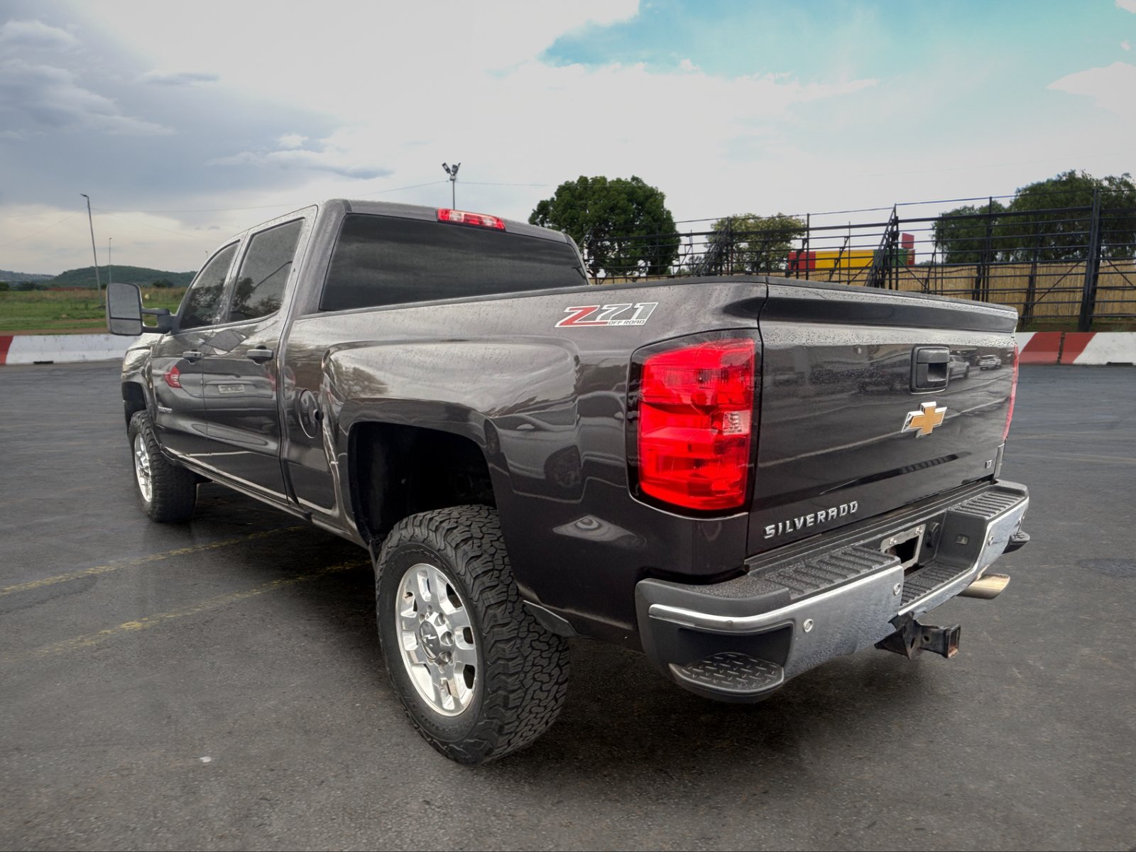 Used 2015 Chevrolet Silverado 2500 LT w/ LT Convenience Package AWD/4WD image 4
