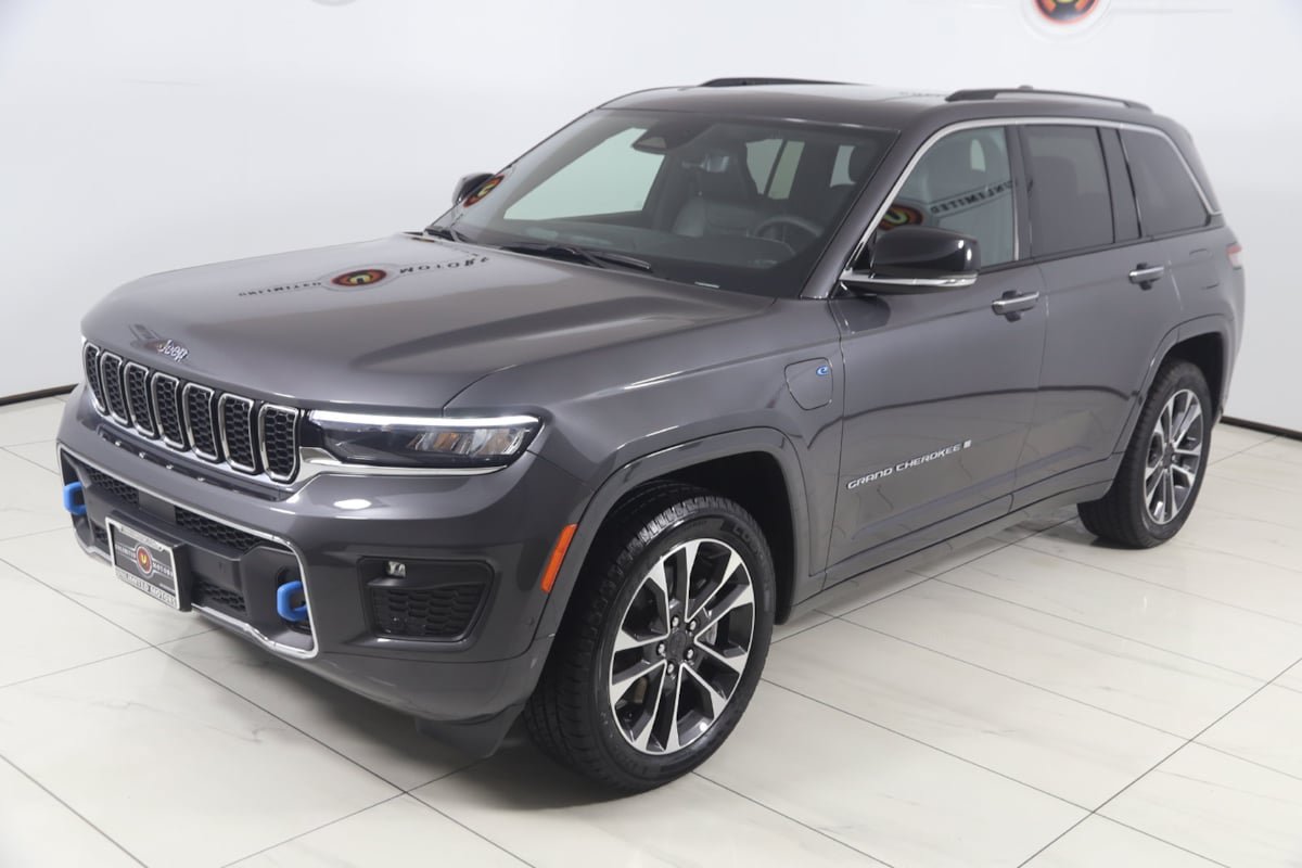 Used 2023 Jeep Grand Cherokee Overland w/ Luxury Tech Group IV AWD/4WD image 22