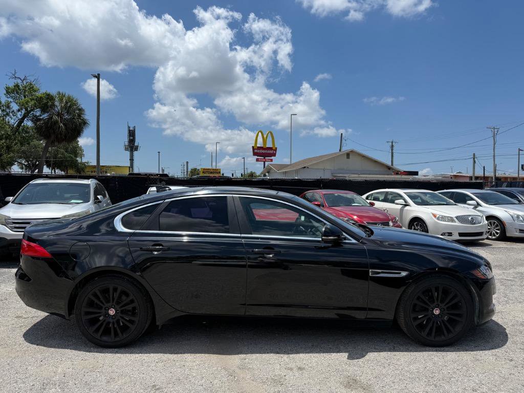 Used 2017 Jaguar XF Prestige RWD image 4
