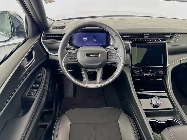 New 2025 Jeep Grand Cherokee Altitude image 24