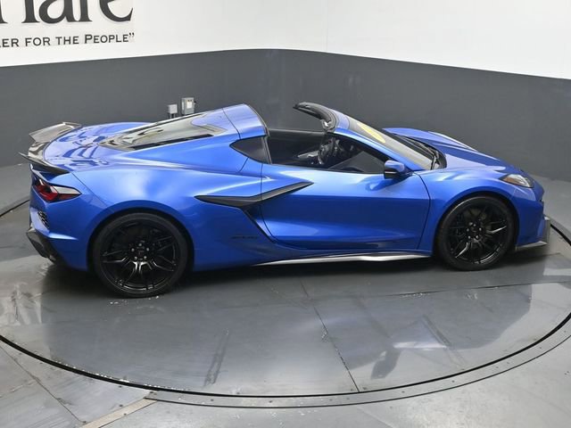 Used 2023 Chevrolet Corvette Z06 RWD image 39