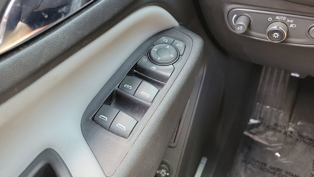 Used 2020 Chevrolet Equinox Premier FWD image 23