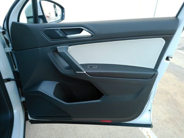 Used 2018 Volkswagen Tiguan SEL image 18