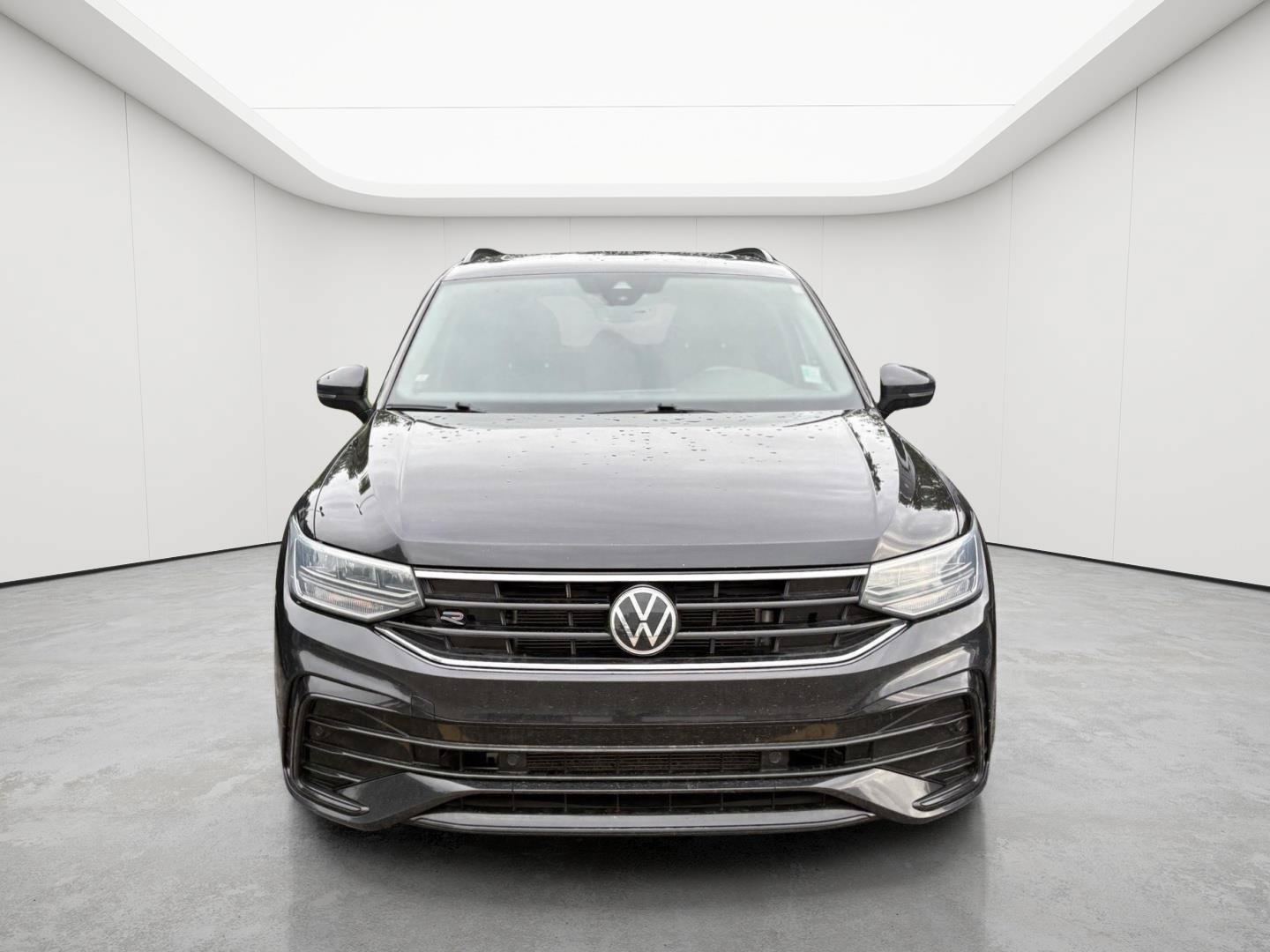 Used 2022 Volkswagen Tiguan SE R-Line AWD/4WD image 2