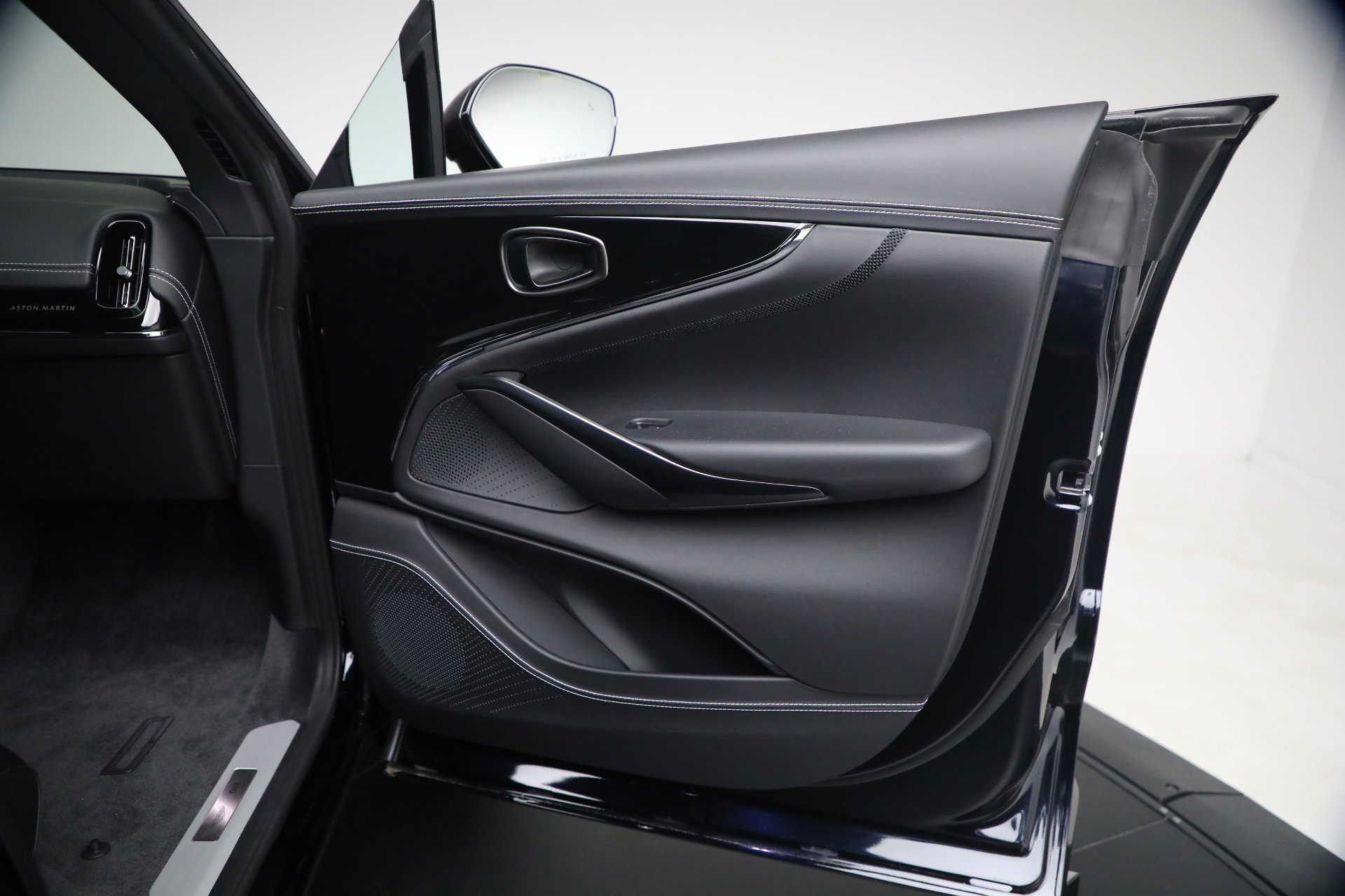 New 2026 Aston Martin DBX 707 image 28