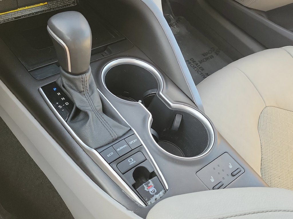 Used 2021 Toyota Camry XLE FWD image 18