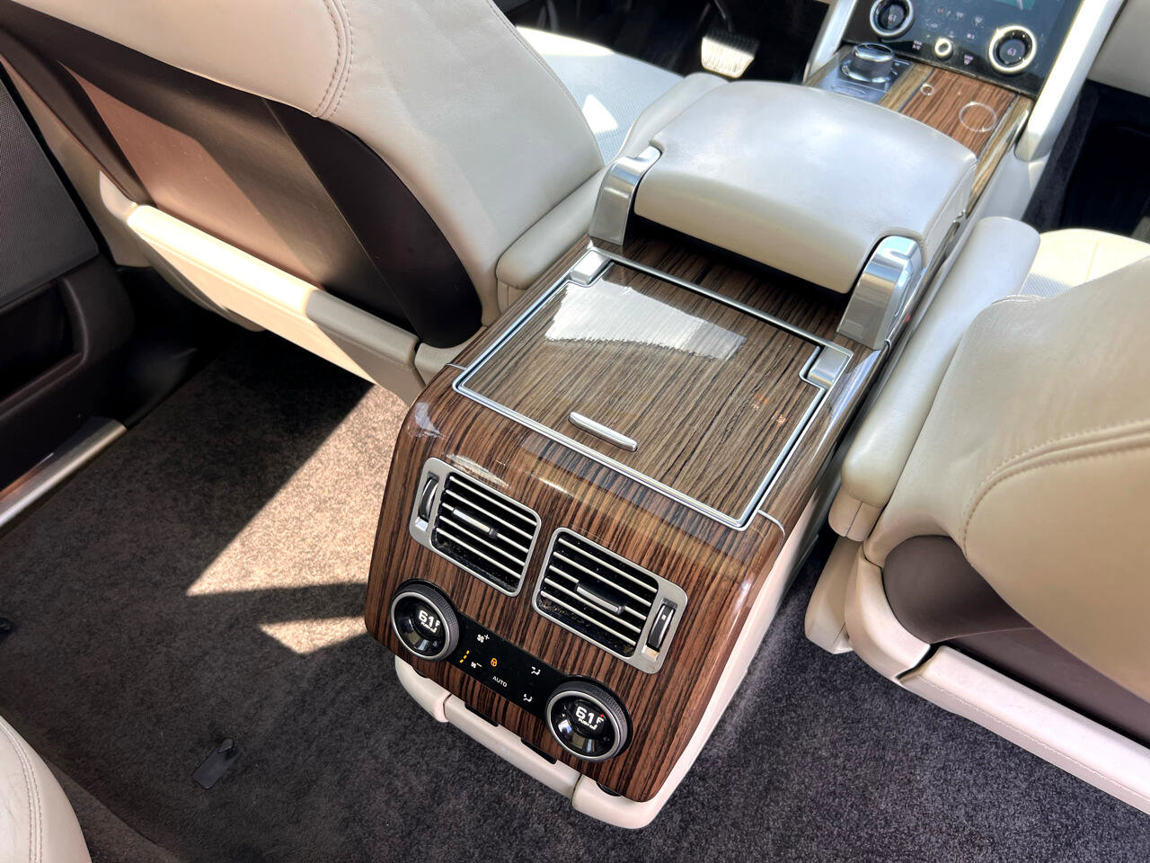 Used 2018 Land Rover Range Rover Long Wheelbase Supercharged image 33