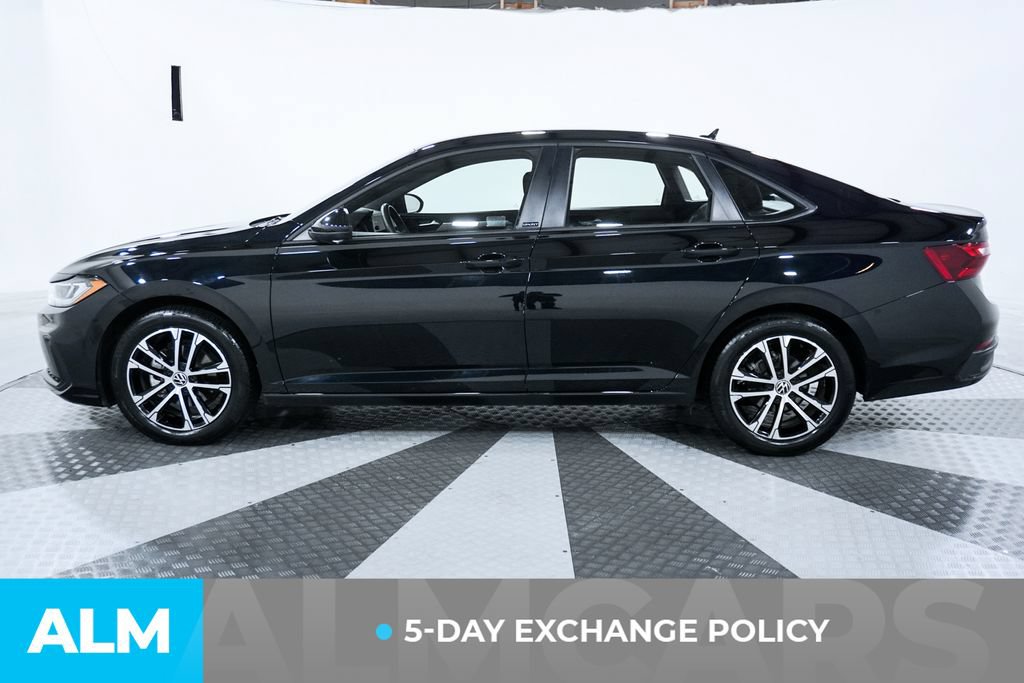 Used 2025 Volkswagen Jetta Sport FWD image 3