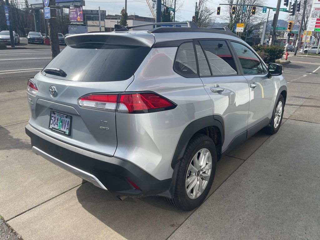Used 2025 Toyota Corolla Cross LE w/ Moonroof Package image 6