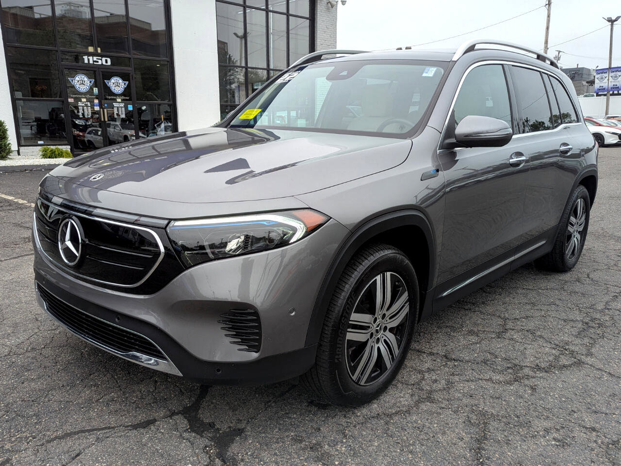 Used 2022 Mercedes-Benz EQB 300 4MATIC image 3