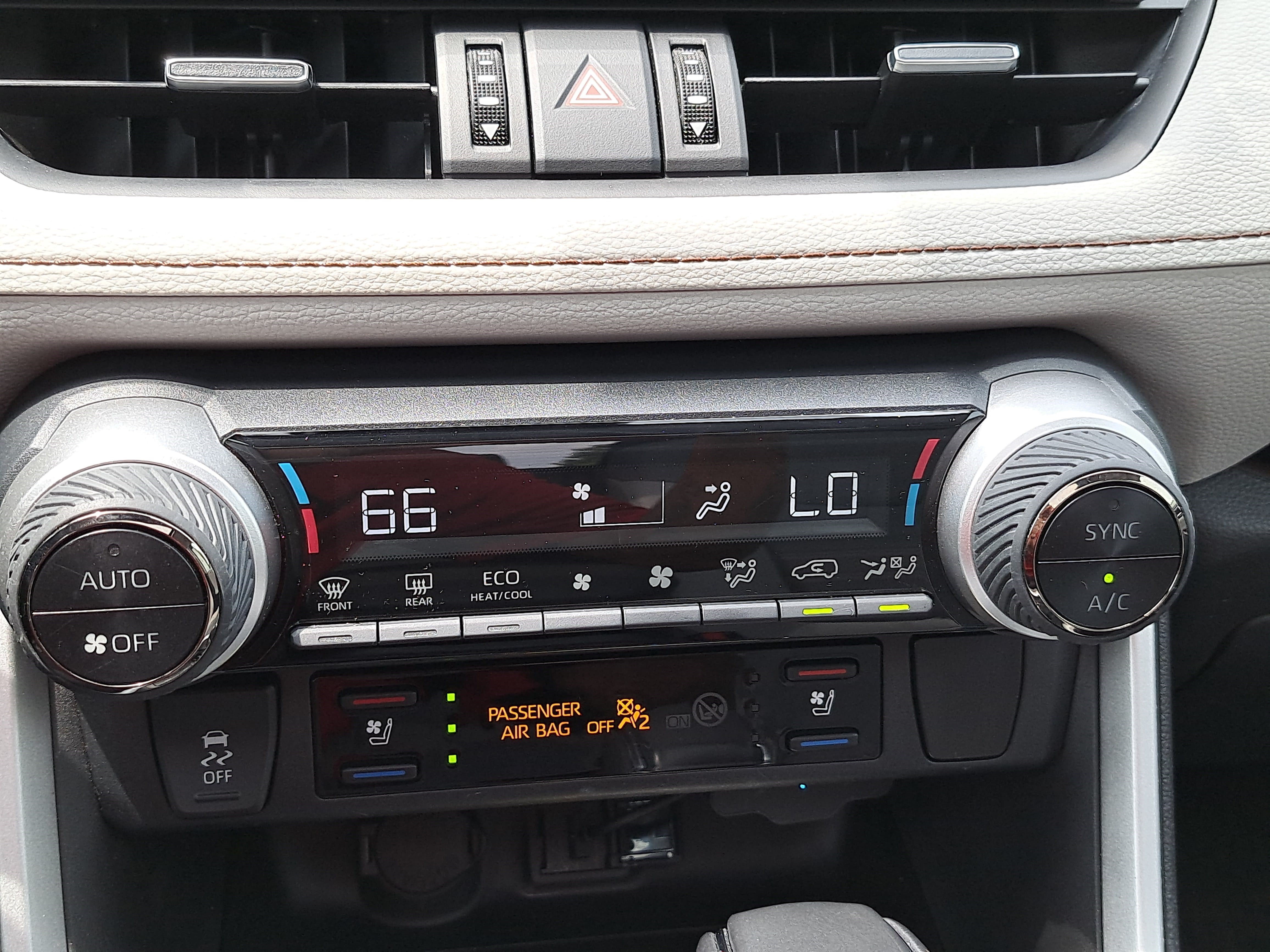 Used 2022 Toyota RAV4 Limited AWD/4WD image 22