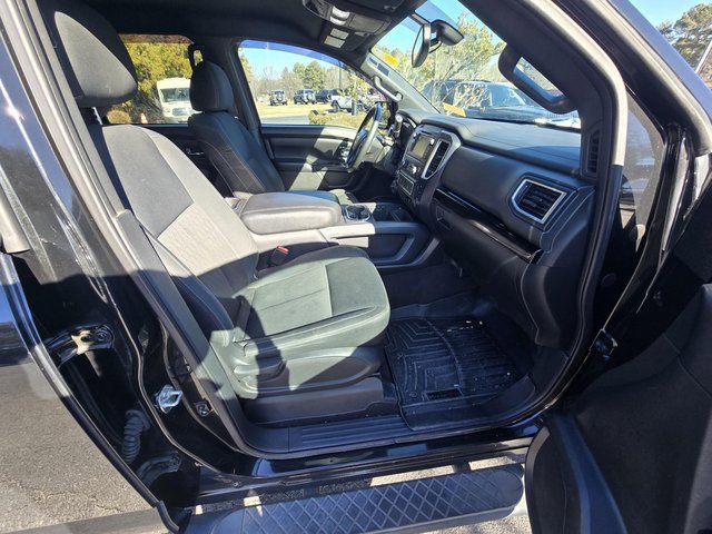 Used 2019 Nissan Titan SV w/ SV Convenience Package image 12