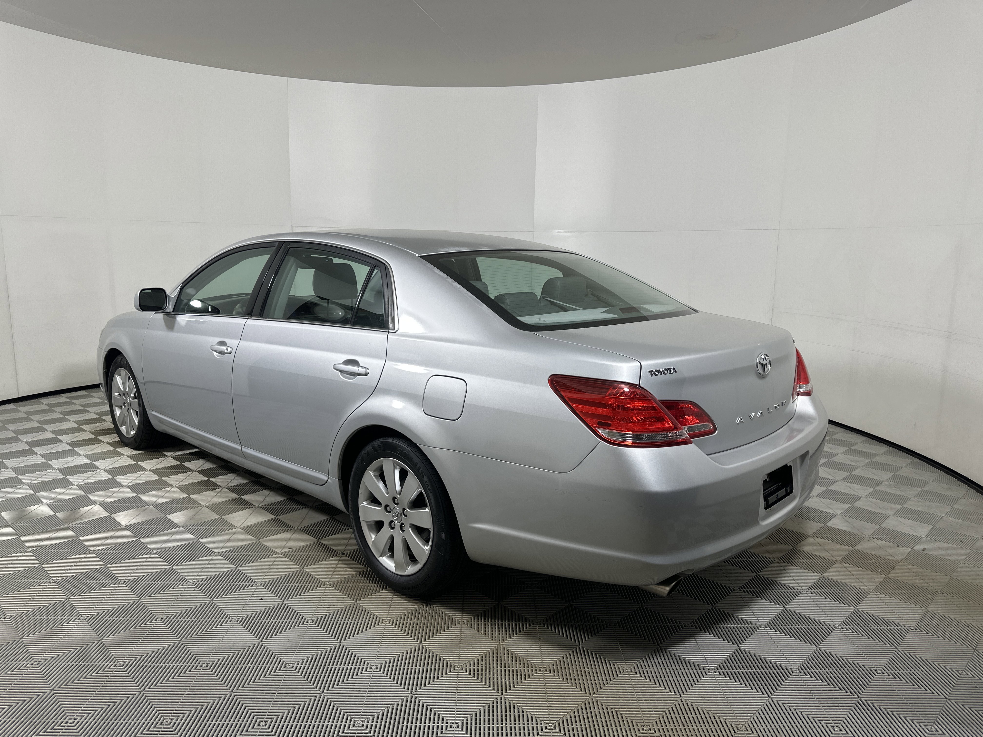Used 2006 Toyota Avalon XLS image 5