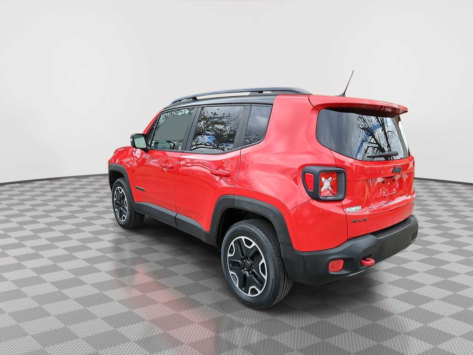 Used 2015 Jeep Renegade Trailhawk w/ Popular Equipment Group AWD/4WD image 6