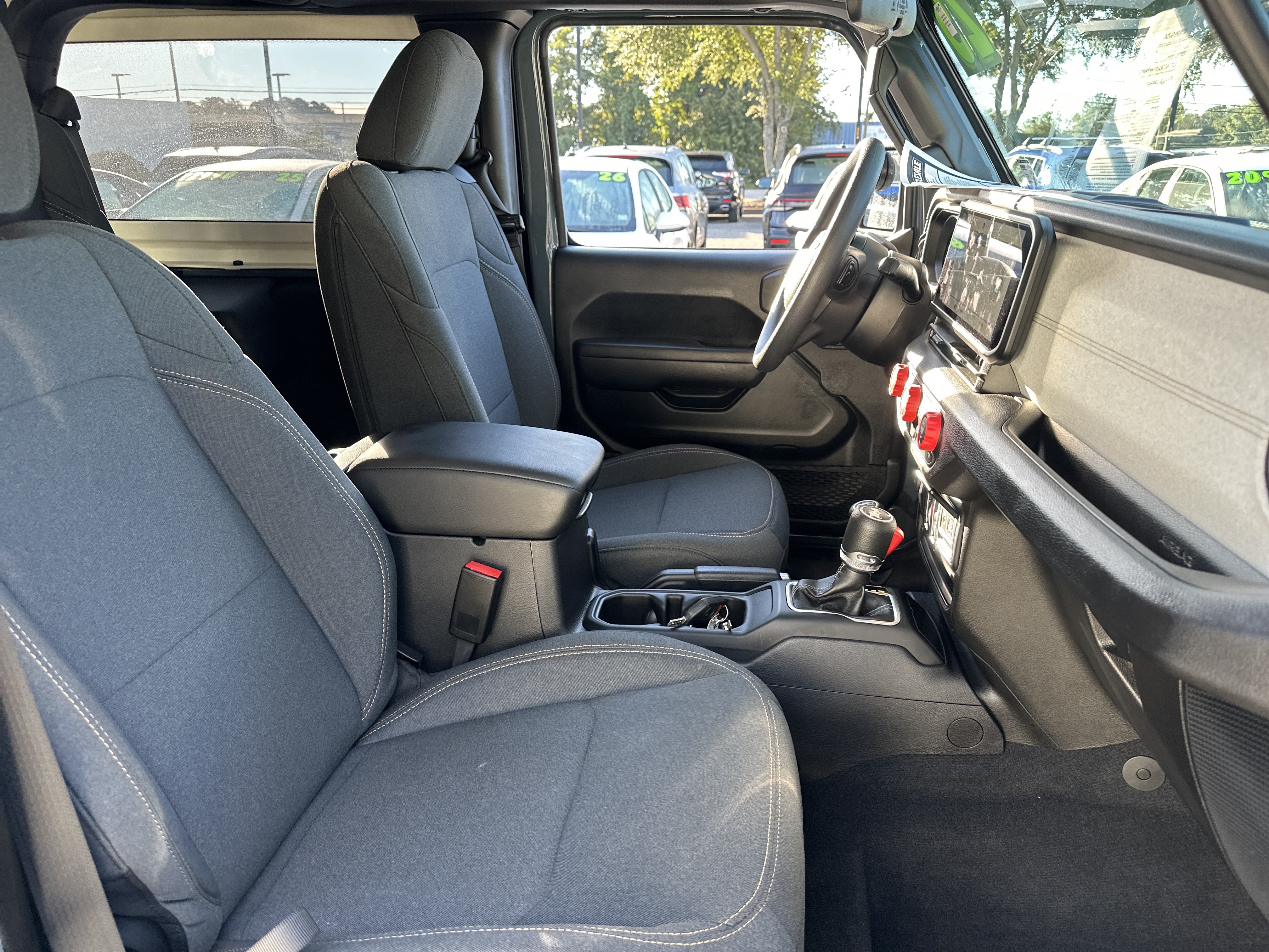 Used 2025 Jeep Wrangler Sport AWD/4WD image 13