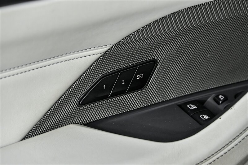 Used 2021 BMW M4 Competition w/ Executive Package RWD image 15