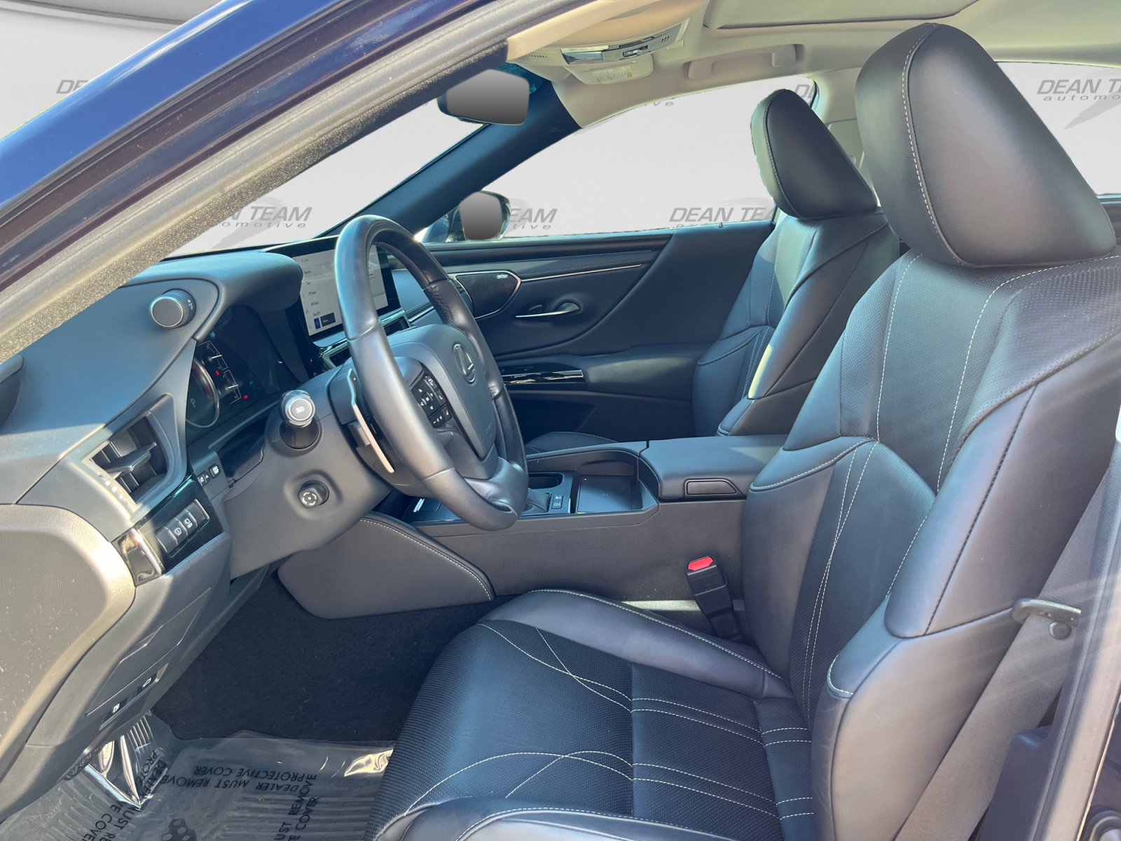 Used 2025 Lexus ES 300h Ultra Luxury w/ Accessory Package (Z2) FWD image 9