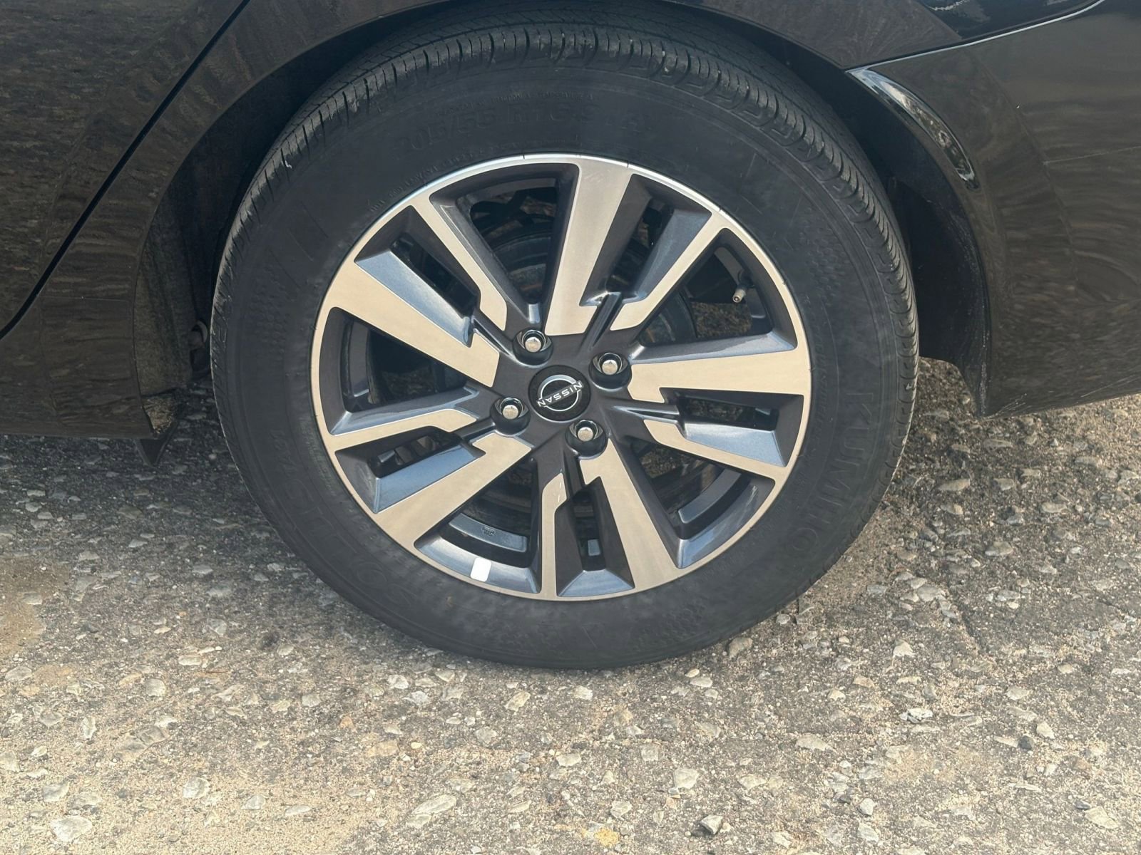 Used 2025 Nissan Versa SV FWD image 25