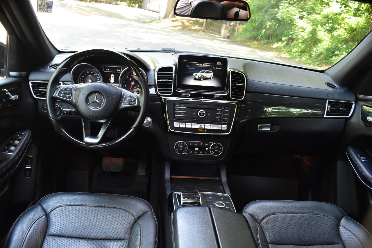 Used 2019 Mercedes-Benz GLS 550 4MATIC w/ Driver Assistance Package image 25