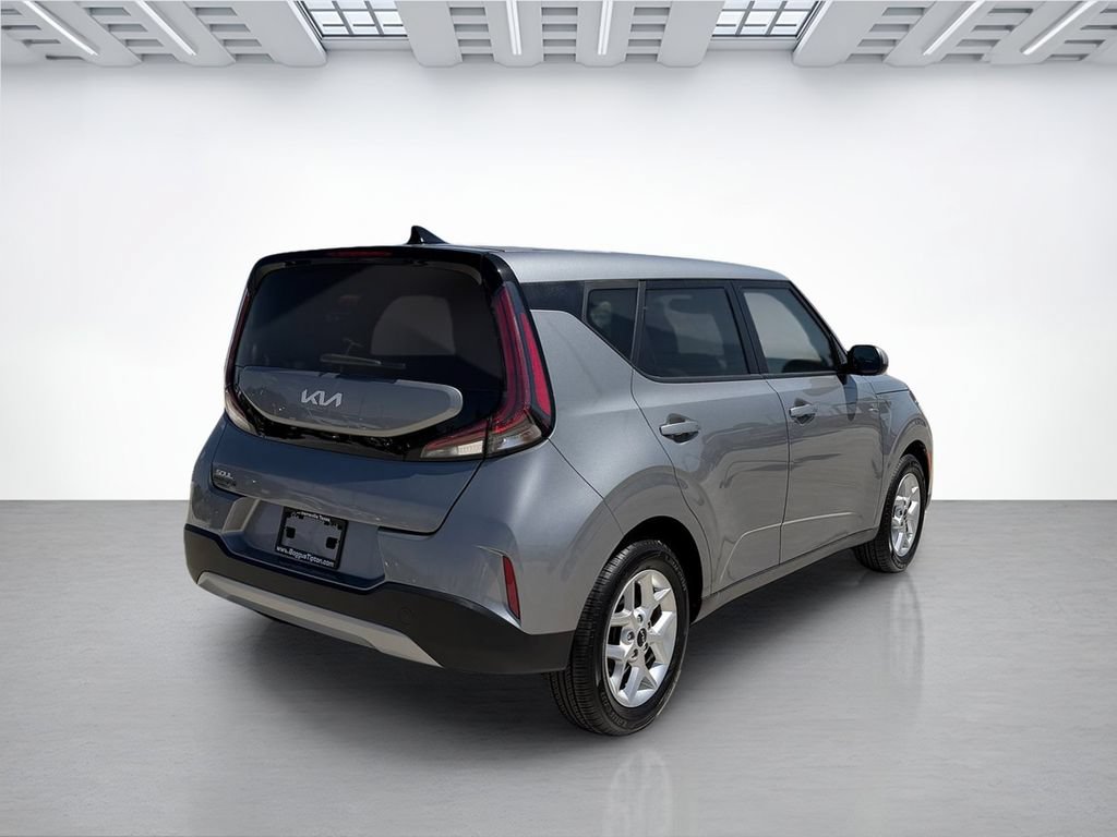 Used 2024 Kia Soul LX w/ Option Group 015 FWD image 3
