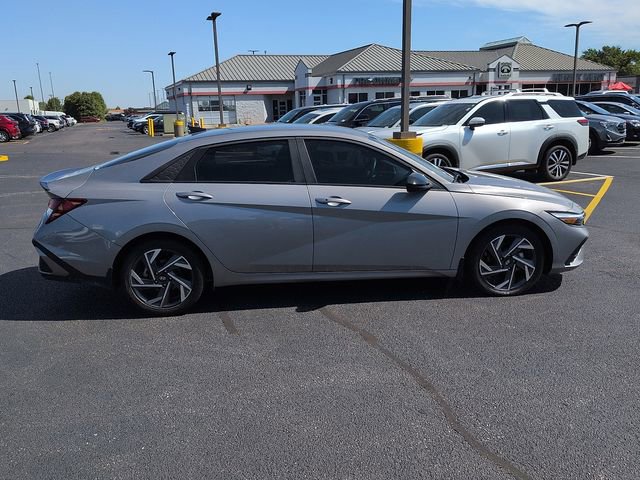 Used 2025 Hyundai Elantra Sport FWD image 8