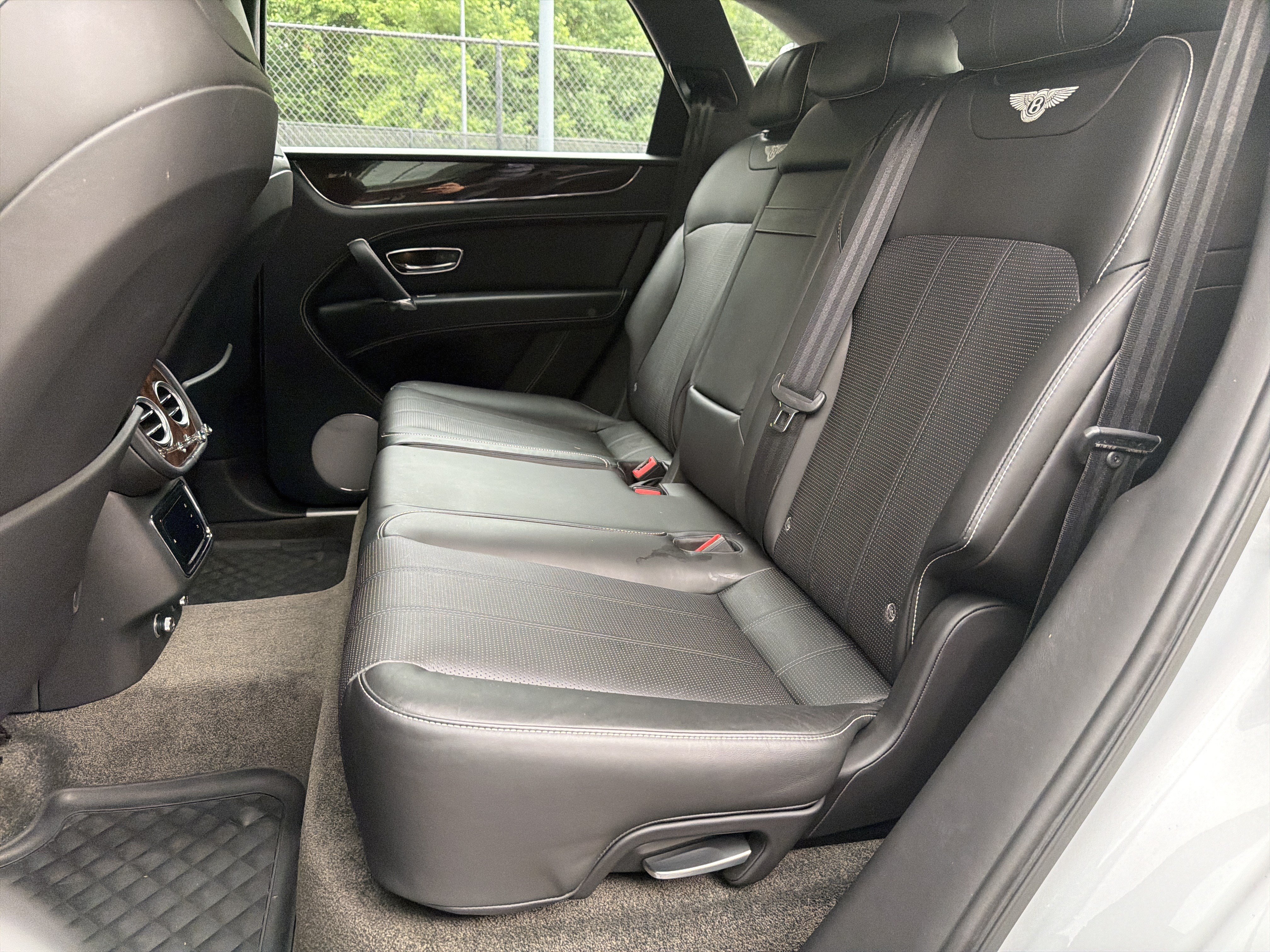 Used 2018 Bentley Bentayga AWD/4WD image 26