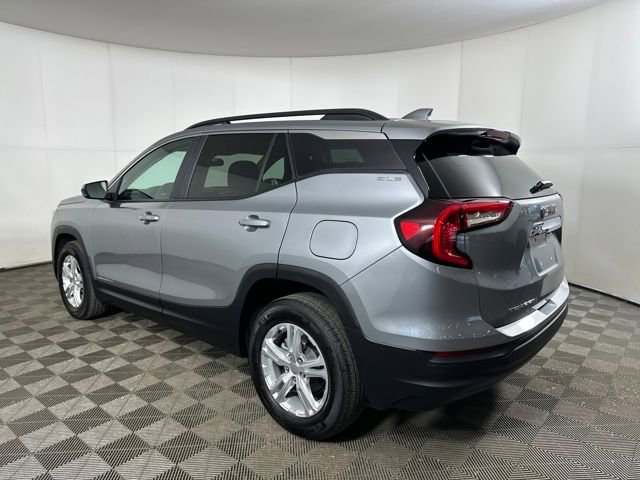 Used 2024 GMC Terrain SLE w/ Driver Convenience Package image 5